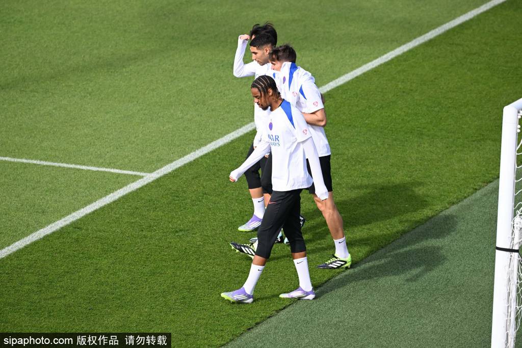 巴黎圣日耳曼与马赛比赛延期，金球奖之夜风云再起